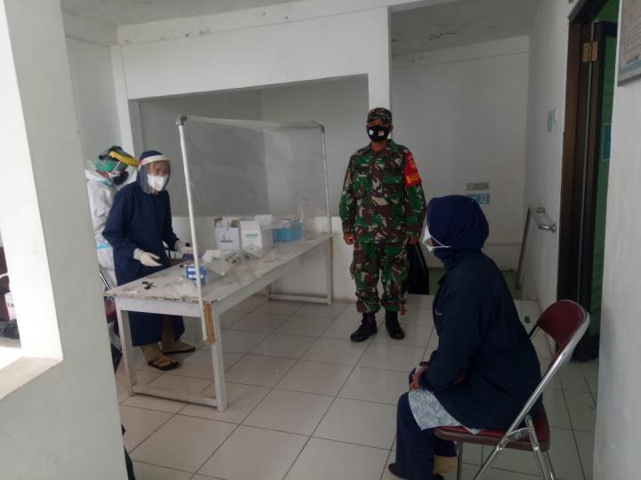 Babinsa Amankan Pelaksanaan Test Sweb di Desa Binaan